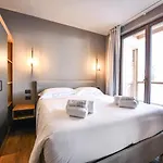 Everest - Luxury Aparthotel 3*