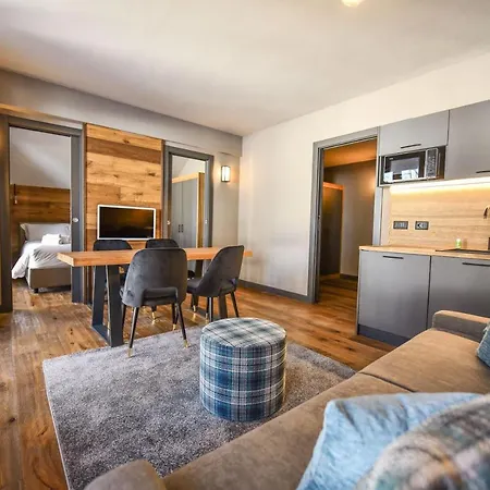 Everest - Luxury Aparthotel *